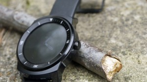 Neuer Typ von Solarzellen könnte in Zukunft das Laden von Wearables mit der Kleidung ermöglichen