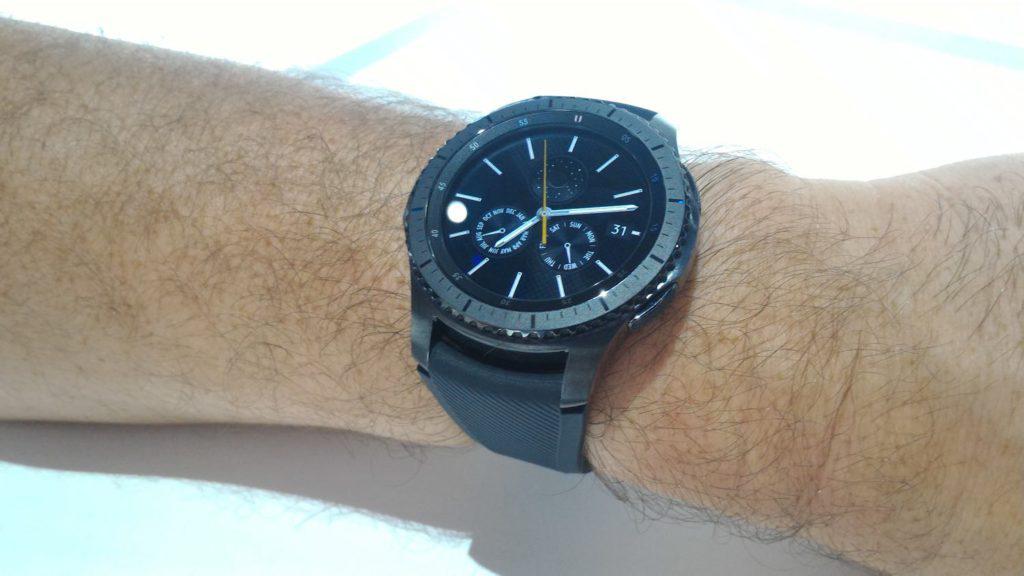 Samsung Gear S3 Frontier am Arm IFA 2016 Samsung Gear S3 am Arm IFA 2016