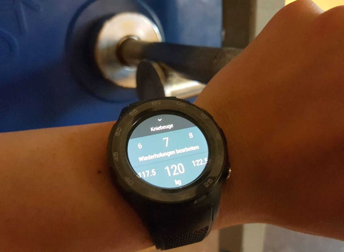Huawei Watch 2 beim Krafttraining Huawei Watch 2 beim Krafttraining