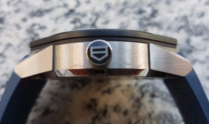 seitliche Ansicht TAG Heuer Connected Modular 45 Smartwatch