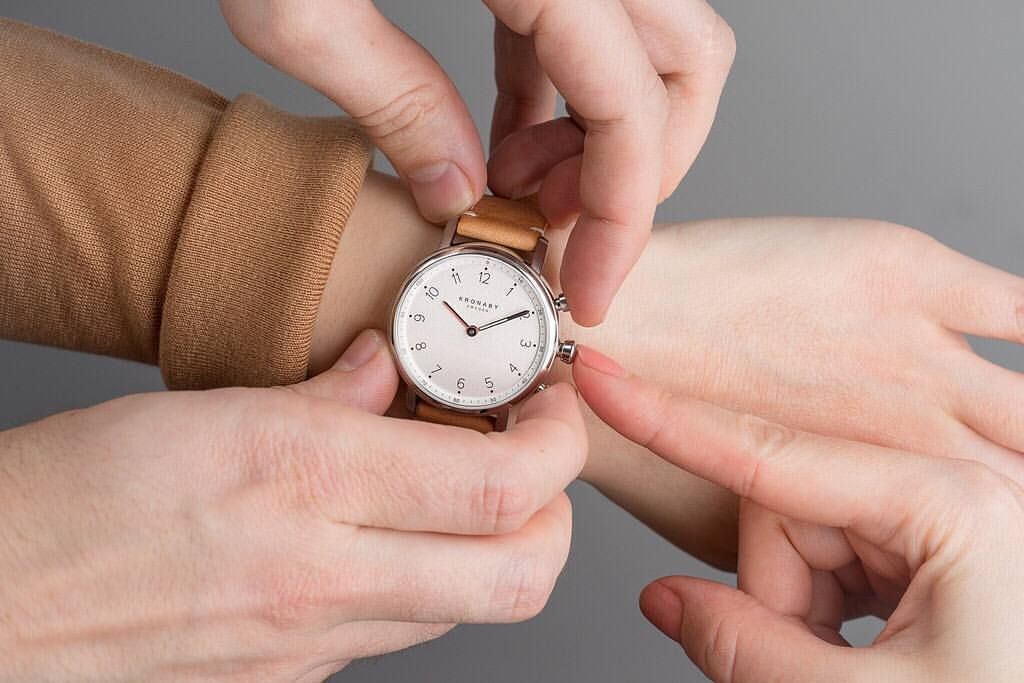 Kronaby Smartwatch_4
