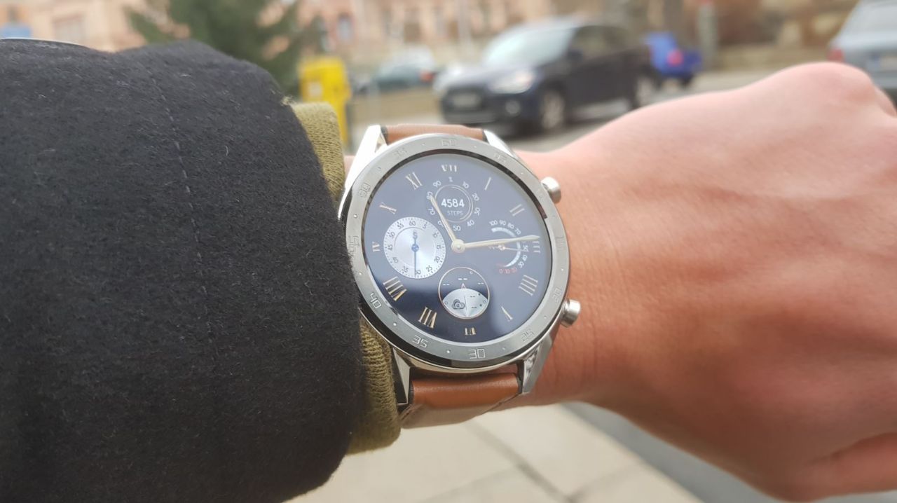 Huawei Watch GT Smartwatch Test am Handgelenk