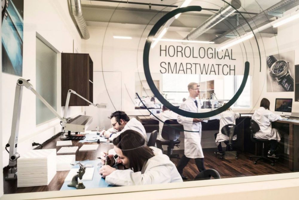 Frederique Constant Hybrid Smartwatch
