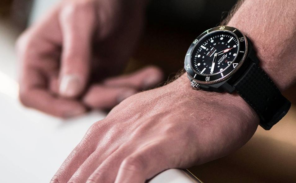 Alpina Seastrong Horological Smartwatch am Herren Handgelenk