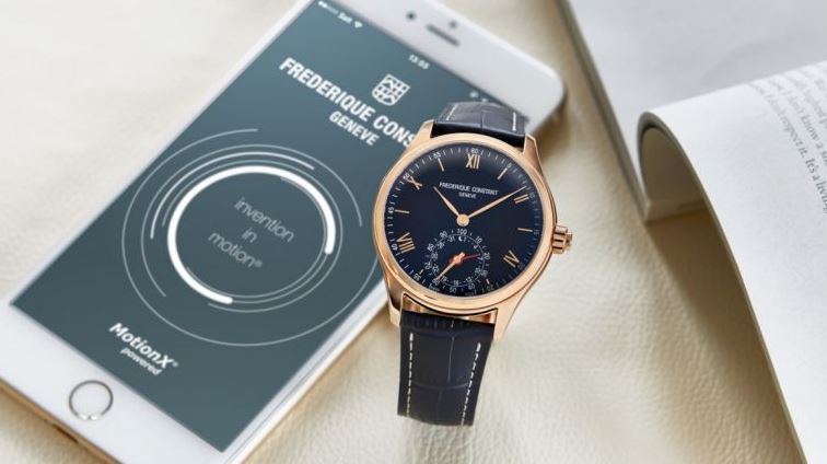 Frederique Constant Horological Smartwatch neben Smartphone Frederique Constant Horological Smartwatch neben Smartphone