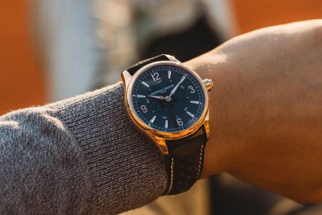 Frederique Constant Horological Smartwatch 2016 am Handgelenk Herrenmodell Frederique Constant Horological Smartwatch 2016 am Handgelenk Herrenmodell