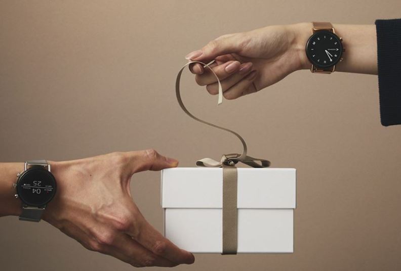 Skagen Falster 2 Smartwatches an zwei Handgelenken Skagen Falster 2 Smartwatches an zwei Handgelenken