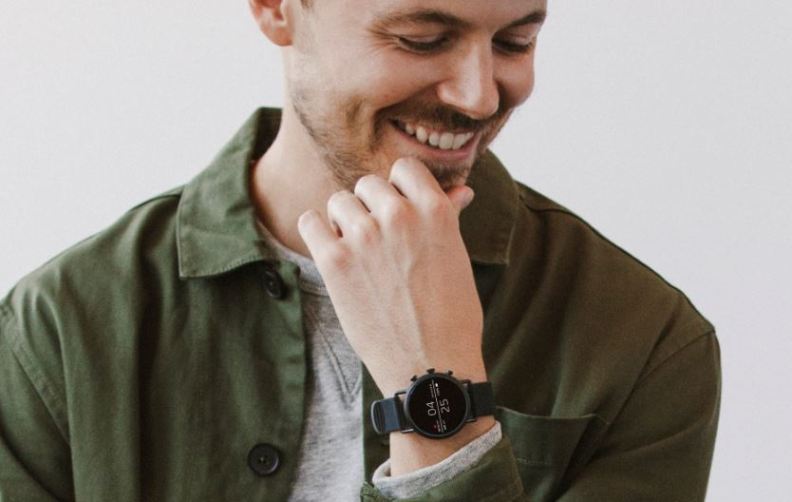 Skagen Falster 2 Smartwatch am Handgelenk eines Herren Skagen Falster 2 Smartwatch am Handgelenk eines Herren
