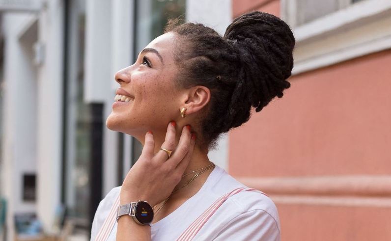 Skagen Falster 2 Smartwatch am Handgelenk einer Dame Skagen Falster 2 Smartwatch am Handgelenk einer Dame