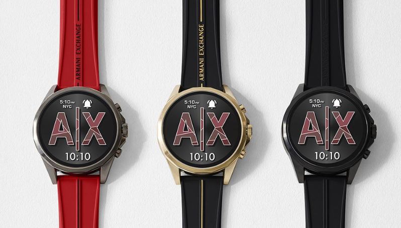 Drei Ausführungen der Armani Exchange Connected Touchscreen Smartwatch nebeneinander Drei Ausführungen der Armani Exchange Connected Touchscreen Smartwatch nebeneinander