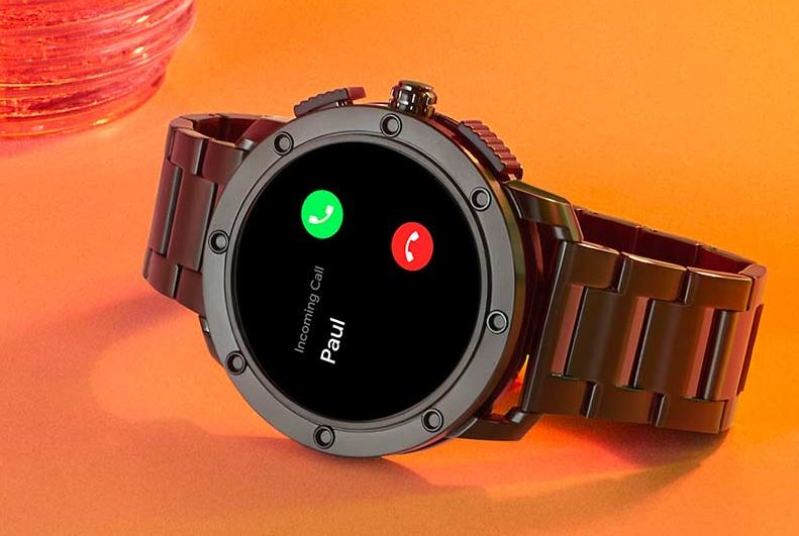 Eingehender Anruf auf dem Display der Diesel On Axial Smartwatch