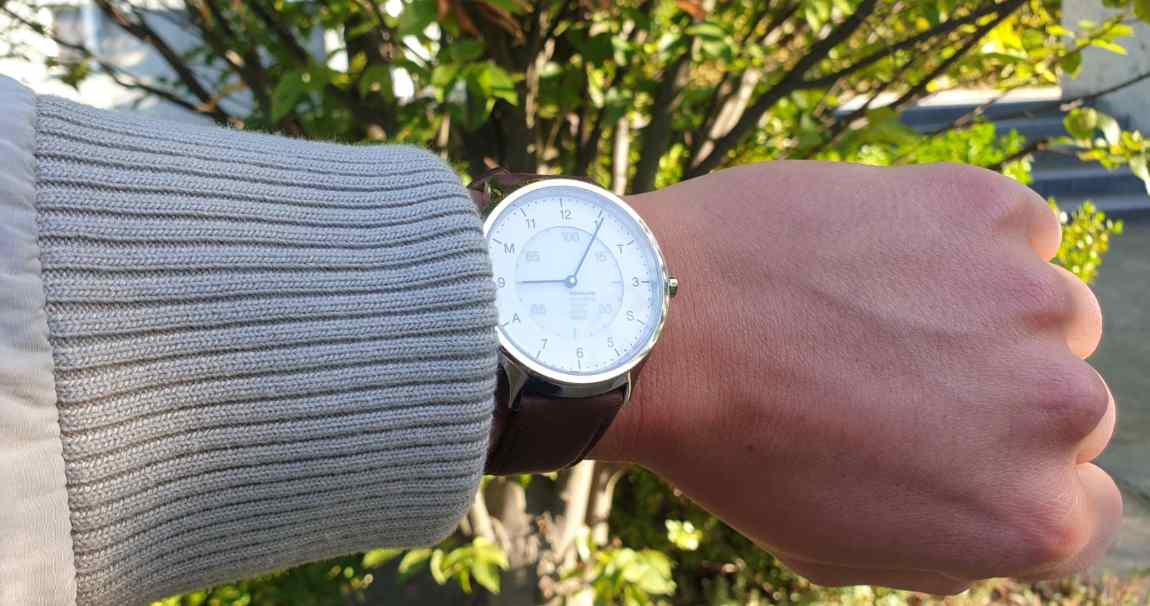 mondaine helvetica hybrid smartwatch test am handgelenk
