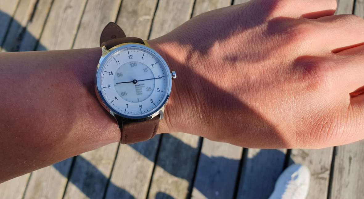 mondaine helvetica hybrid smartwatch test am handgelenk_1