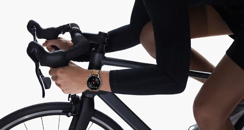 honor watch magic 2 smartwatch am handgelenk eines radfahrers