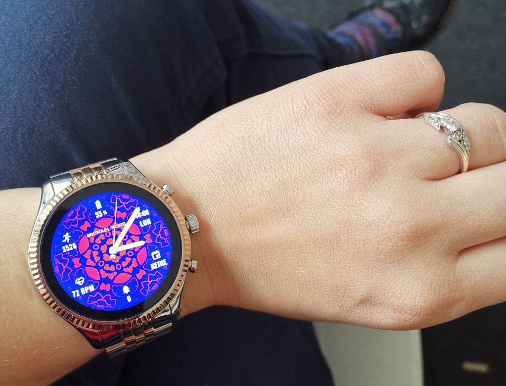 michael kors access lexington 2 smartwatch test am handgelenk watchface