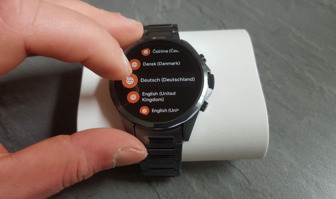 armani exchange connected touchscreen smartwatch test einrichtung schritt 1