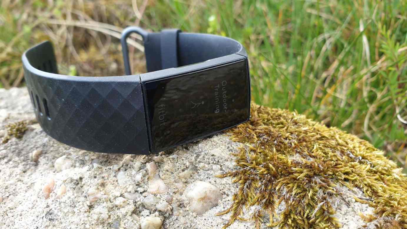 fitbit charge 4 fitness armband test outdoor training auf display fitbit charge 4 fitness armband test outdoor training auf display