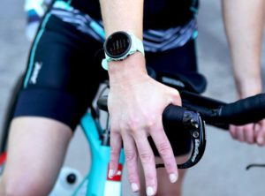 Neue Fitness Uhr Garmin Enduro kurz vor dem Start