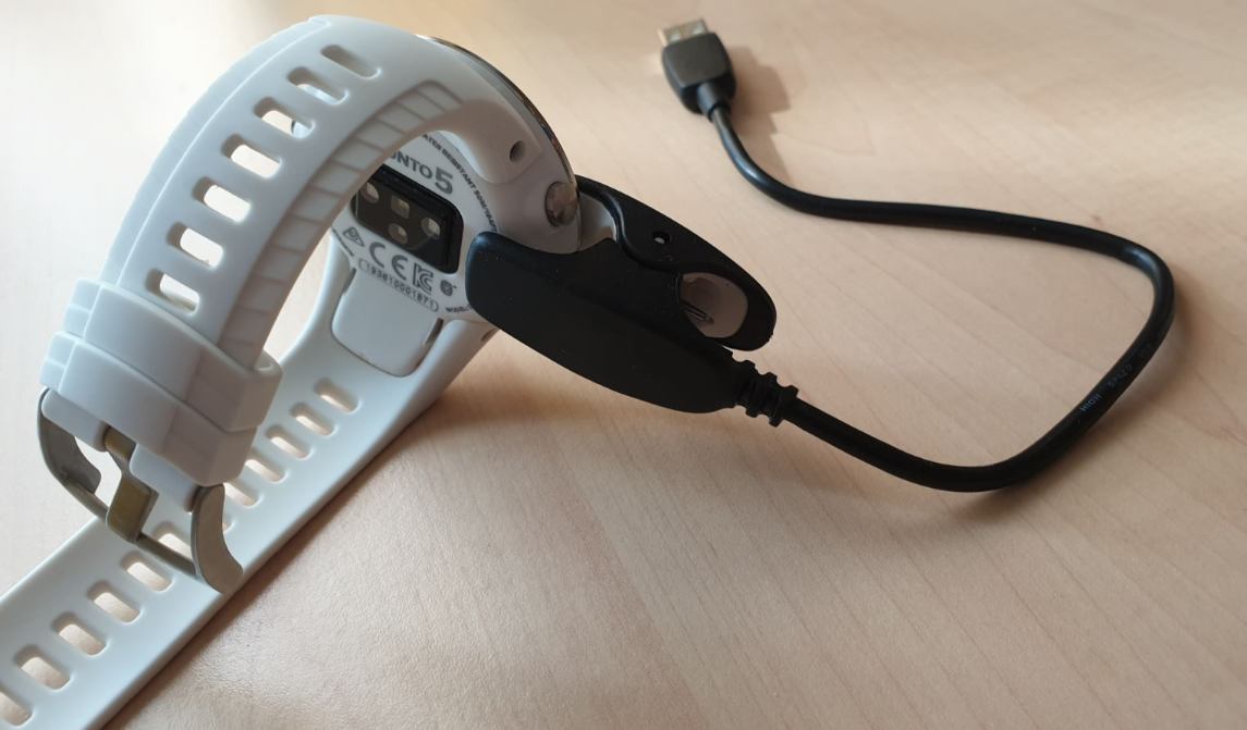 suunto 5 test fitness uhr aufladen