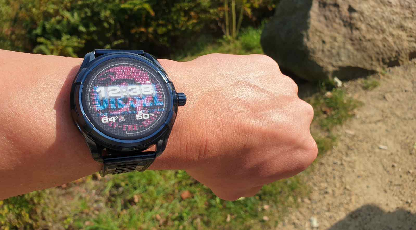 diesel on fadelite smartwatch test am handgelenk