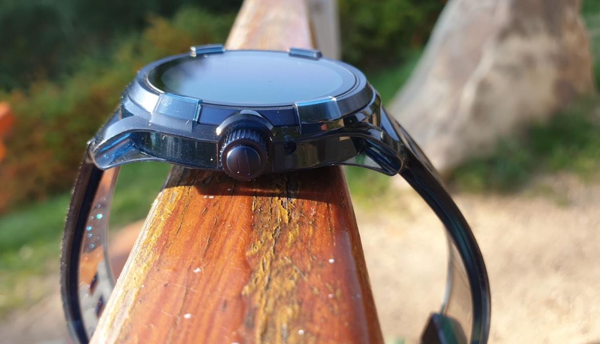 diesel on fadelite smartwatch test seitenansicht