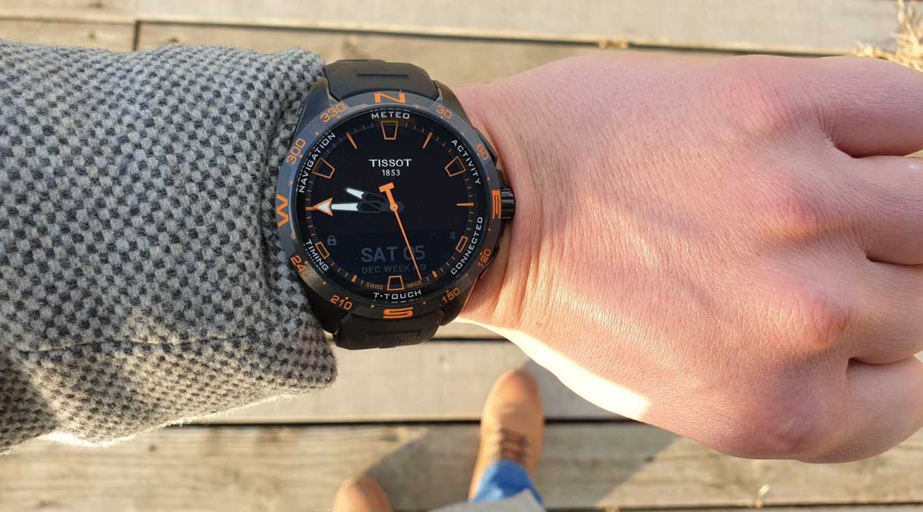 tissot t-touch connect solar smartwatch test uhr am handgelenk