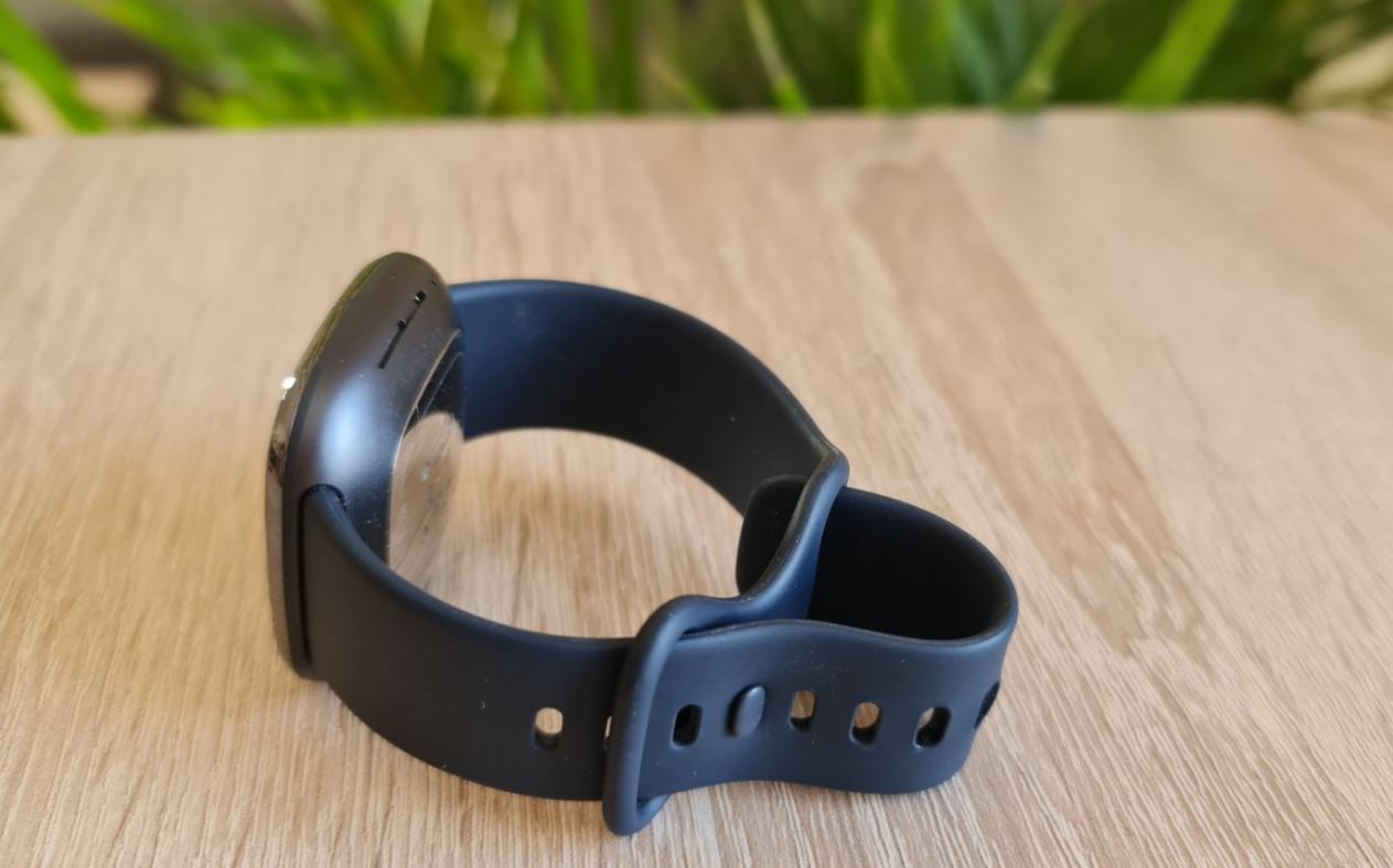 fitbit sense smartwatch test armband