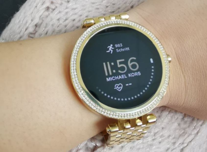 michael kors darci gen 5e smartwatch test am handgelenk