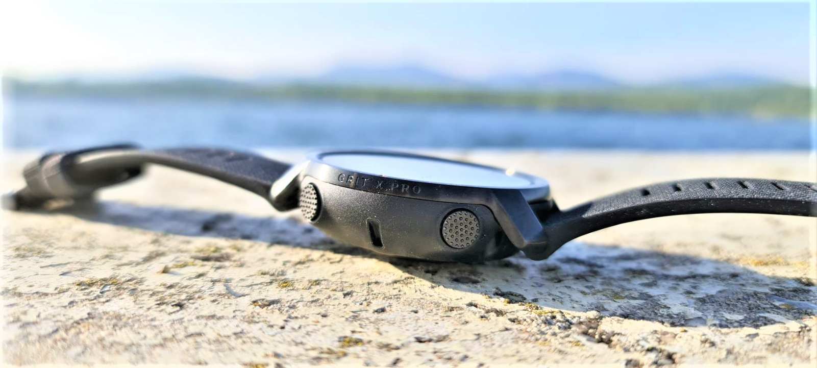 polar grit x pro fitness uhr seitenansicht links testbericht