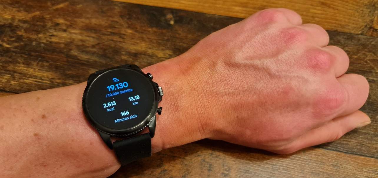 fossil gen 6 smartwatch test wellness app