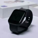 artikelfoto smartphone und smartwatch