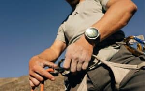 Amazfit T-Rex Dual Solar: Outdoor-Smartwatch lädt vorne und hinten