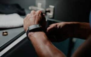 QALO SL-1 Smart Band: Displayloser Tracker ohne Abo-Zwang vorgestellt